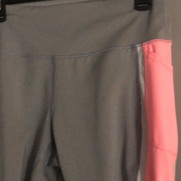 SOLD Avia yoga pants size M (8-10) - Picture 2 of 10